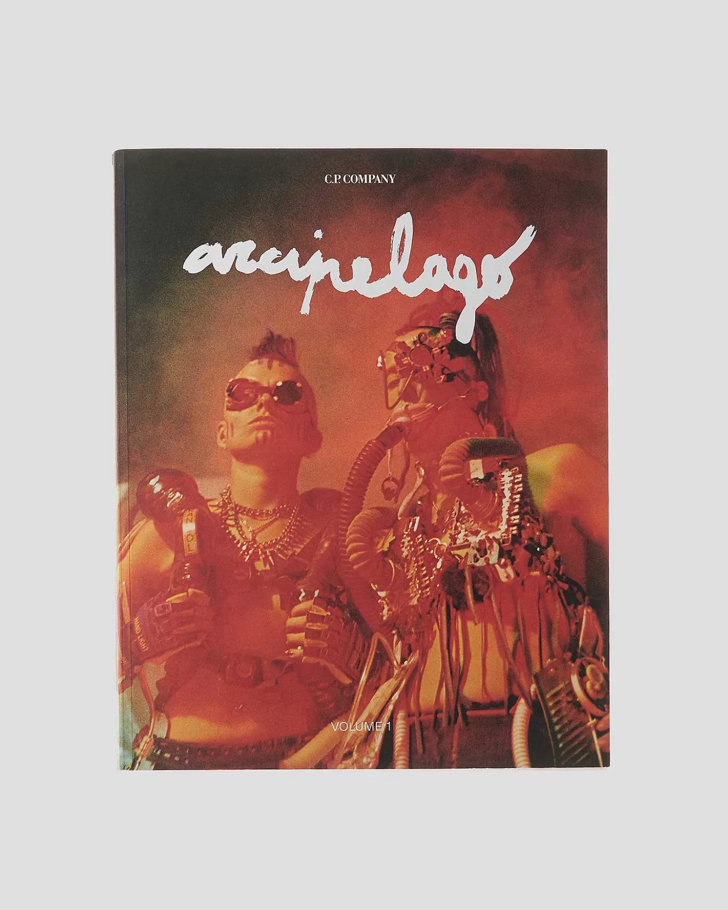 arcipelago_by_cp_company__issue_01_1-1.webp Homme C.P. Company Arcipelago^Arcipelago By - Issue 01