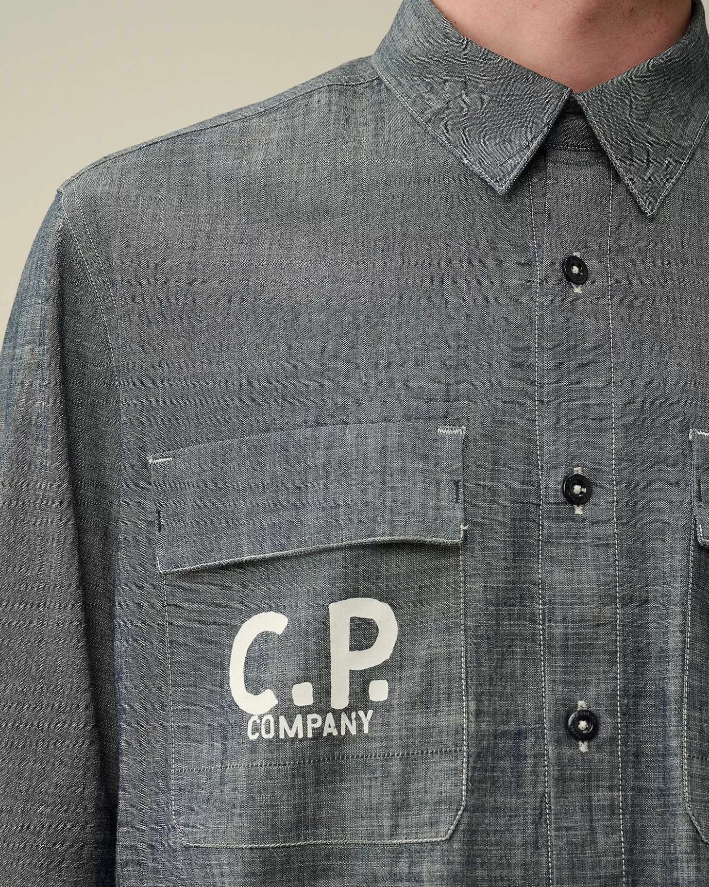 chambray_long_sleeved_logo_shirt_4.webp Homme C.P. Company Chemises^Chambray Long Sleeved Logo Shirt