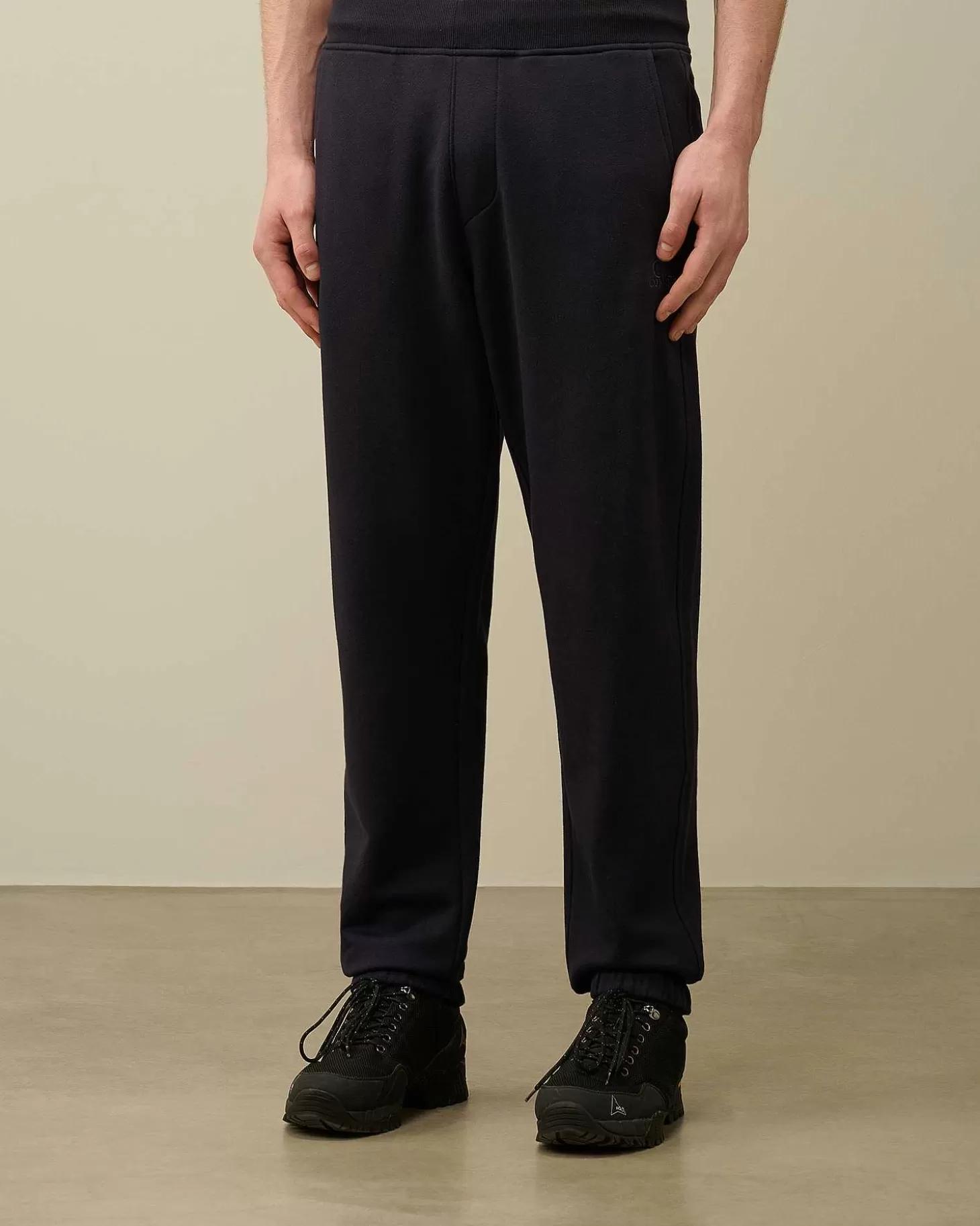 diagonal_raised_fleece_logo_sweatpants_2-1.webp Homme C.P. Company Survêtements Et Shorts^Diagonal Raised Fleece Logo Sweatpants