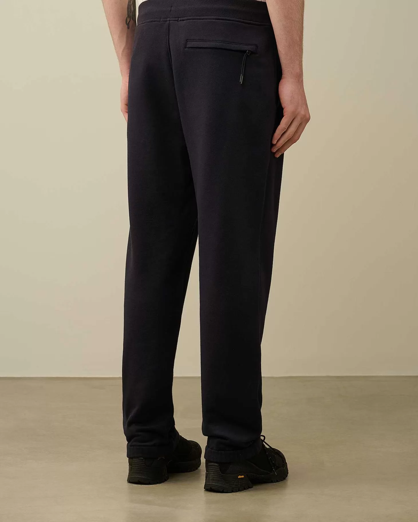 diagonal_raised_fleece_logo_sweatpants_3-1.webp Homme C.P. Company Survêtements Et Shorts^Diagonal Raised Fleece Logo Sweatpants