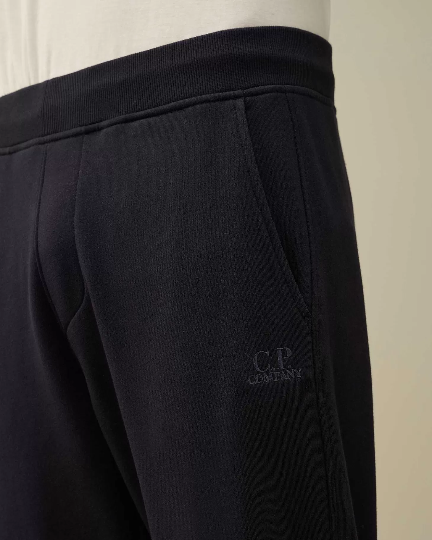 diagonal_raised_fleece_logo_sweatpants_4-1.webp Homme C.P. Company Survêtements Et Shorts^Diagonal Raised Fleece Logo Sweatpants