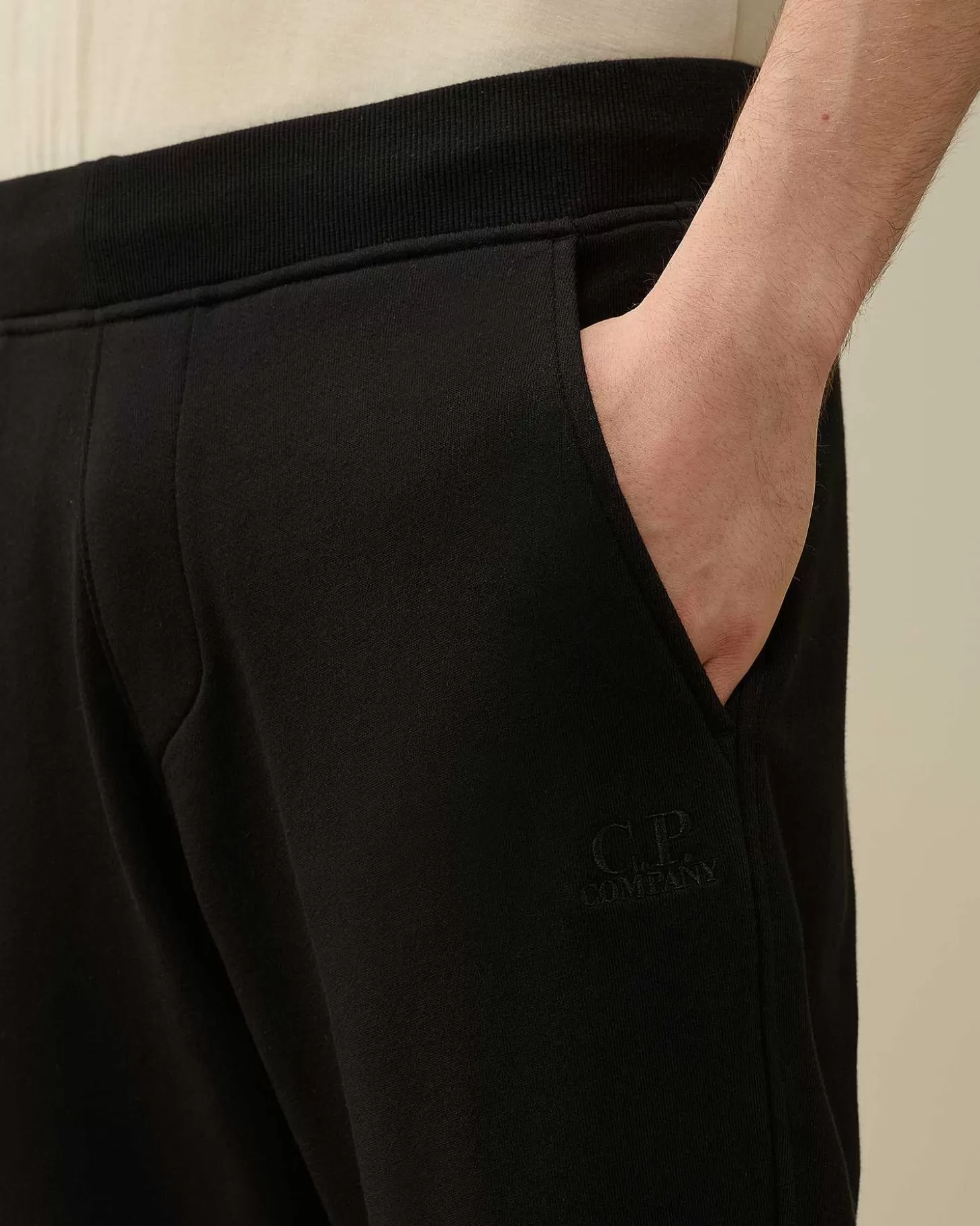 diagonal_raised_fleece_logo_sweatpants_4.webp Homme C.P. Company Survêtements Et Shorts^Diagonal Raised Fleece Logo Sweatpants