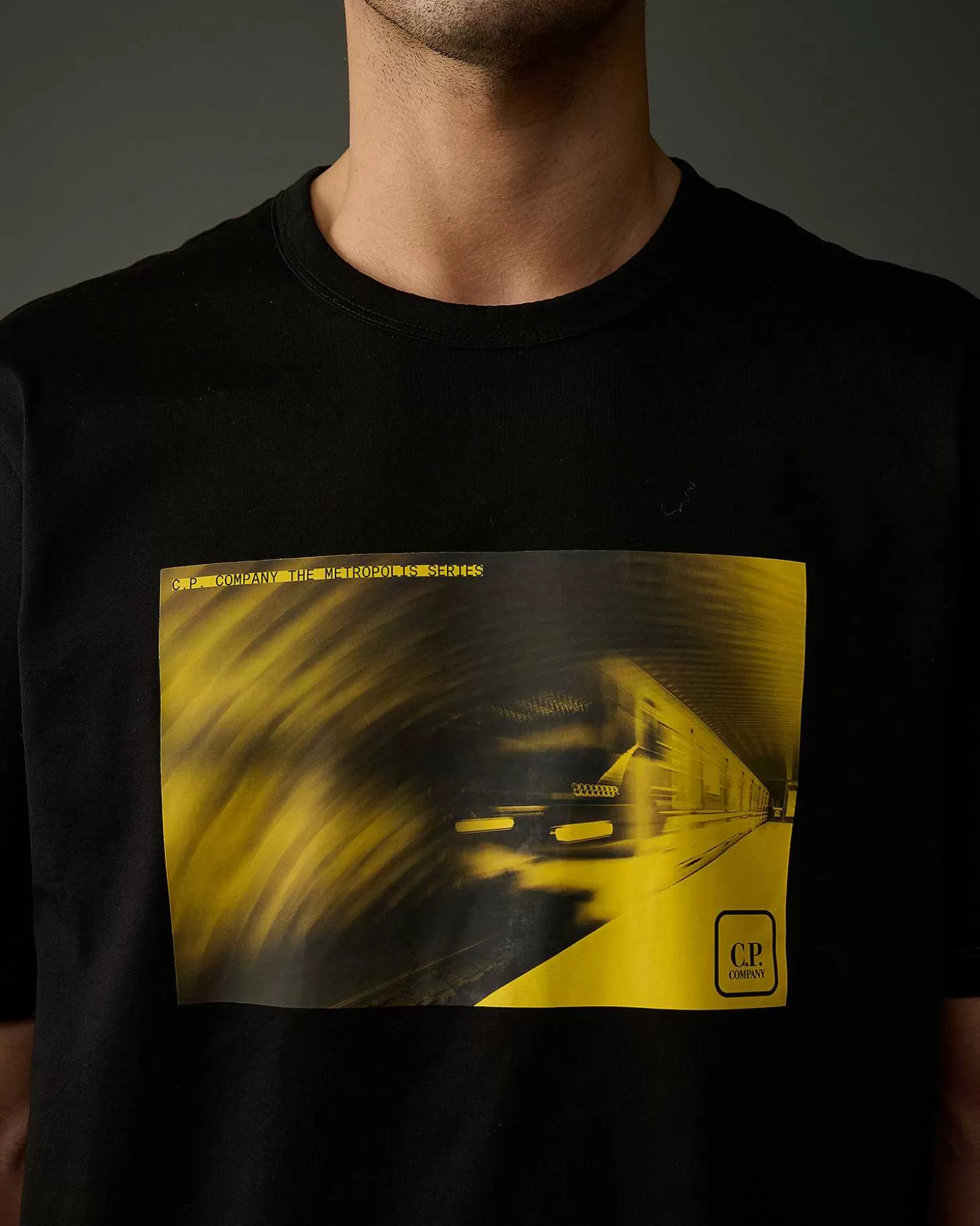 metropolis_series_mercerized_jersey_graphic_metro_tshirt_4.webp Homme C.P. Company Metropolis Series^Metropolis Series Mercerized Jersey Graphic Metro T-Shirt