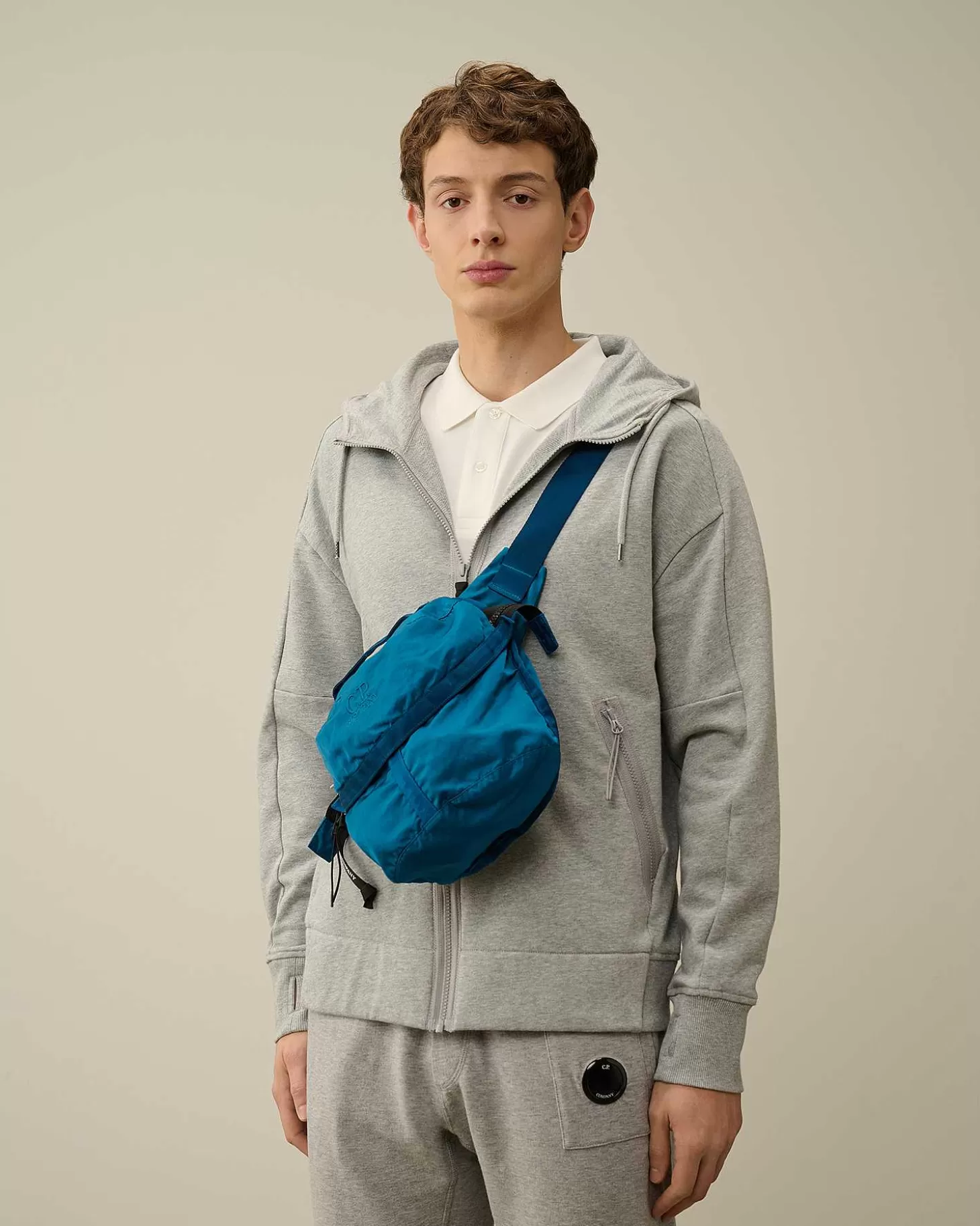 nylon_b_shoulder_pouch_2-1.webp Homme C.P. Company Sacs À Dos Et Sacs Banane^Nylon B Shoulder Pouch