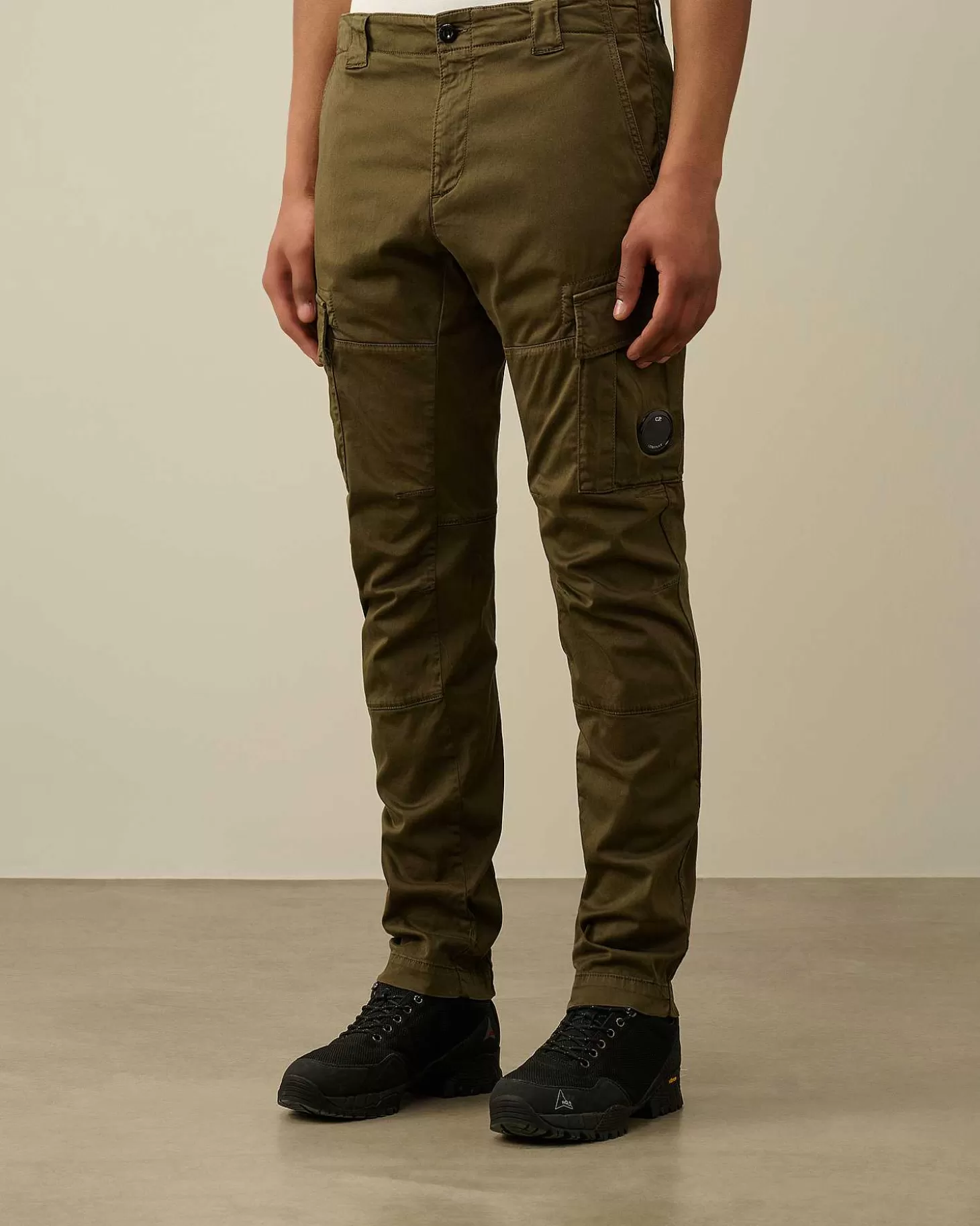 stretch_sateen_ergonomic_lens_cargo_pants_2-3.webp Homme C.P. Company Pantalons^Stretch Sateen Ergonomic Lens Cargo Pants