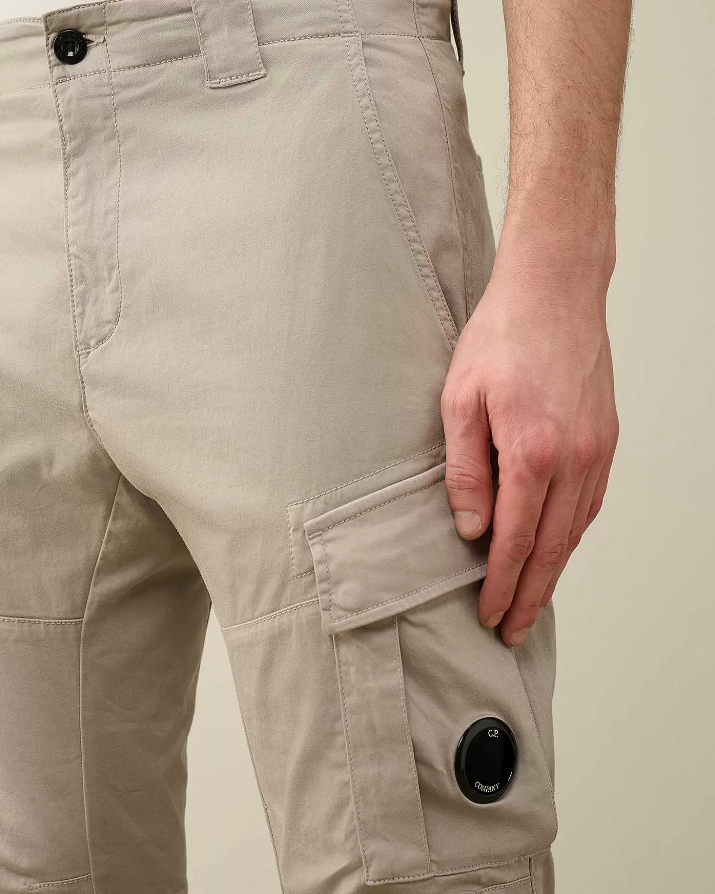 stretch_sateen_ergonomic_lens_cargo_pants_4-6.webp Homme C.P. Company Pantalons^Stretch Sateen Ergonomic Lens Cargo Pants